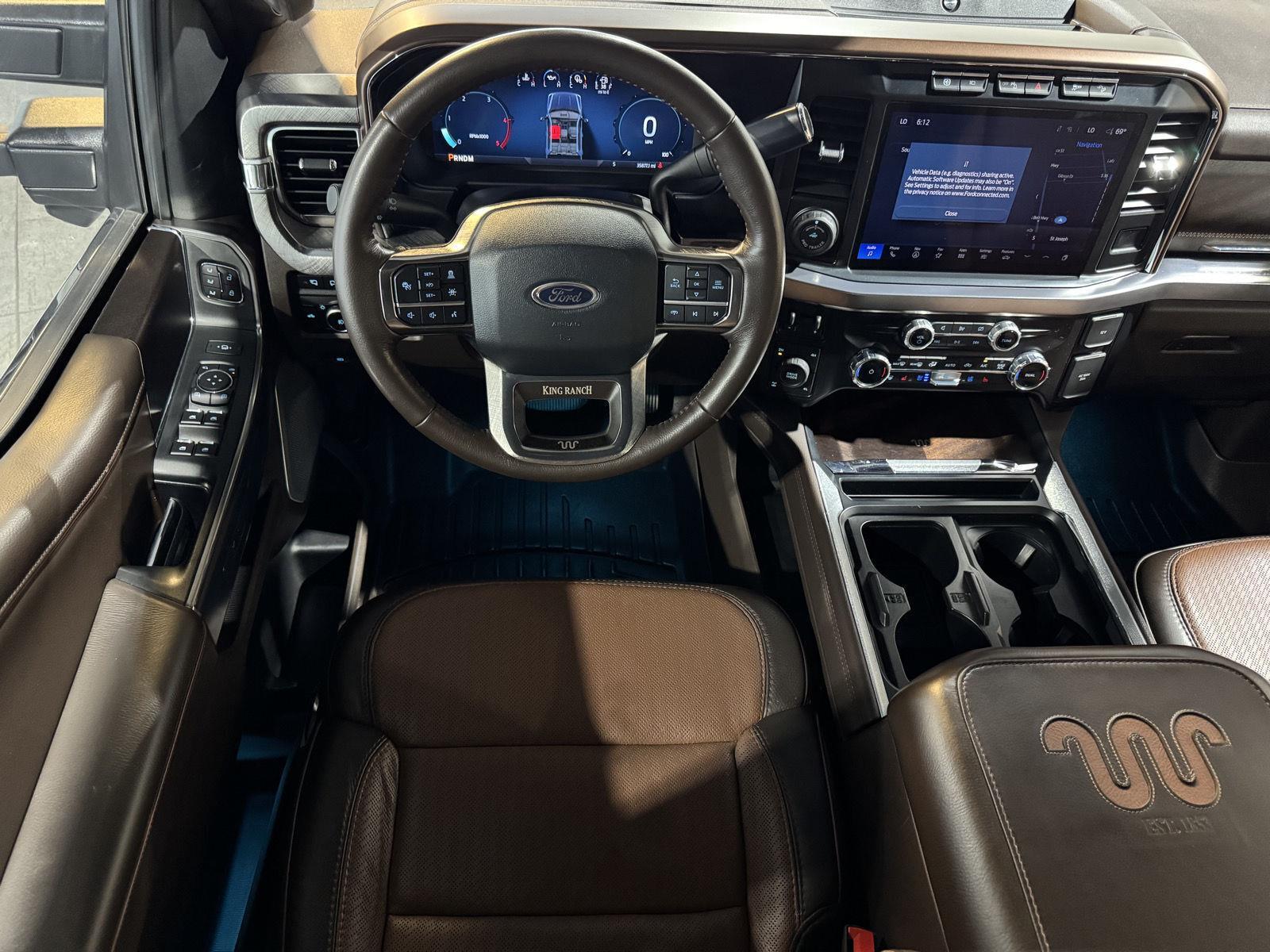 Vehicle photo 23