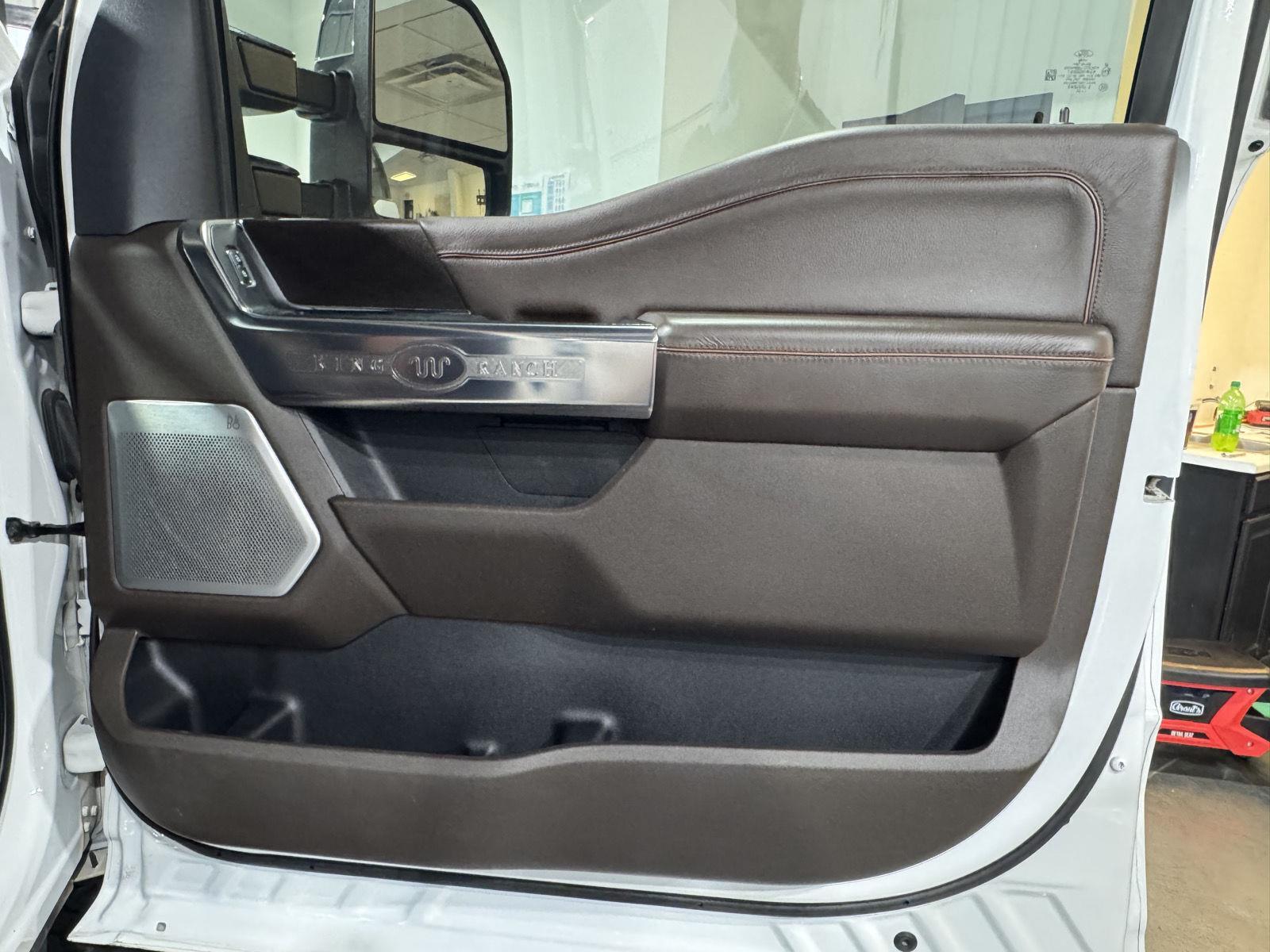 Vehicle photo 24