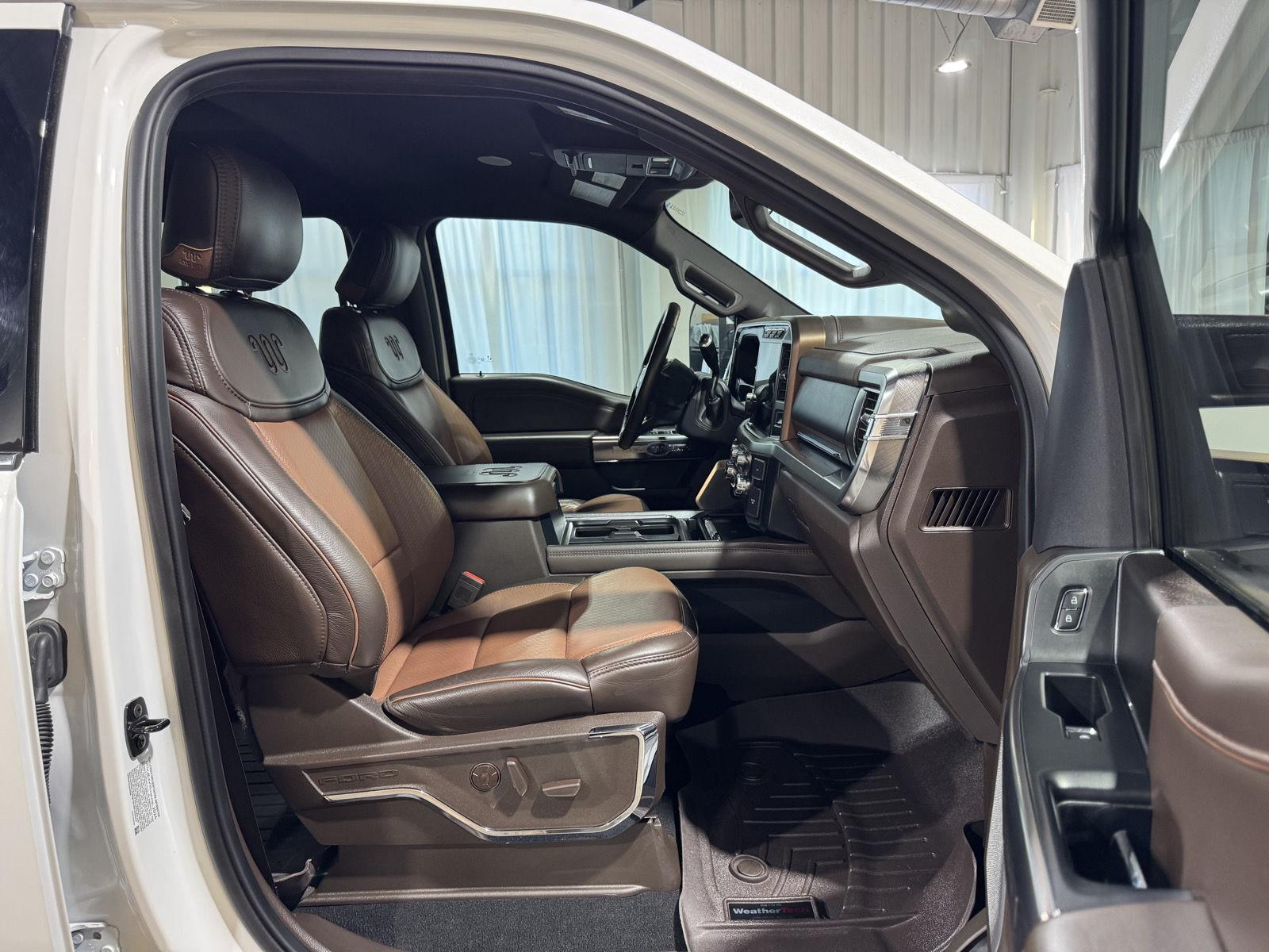 Vehicle photo 25