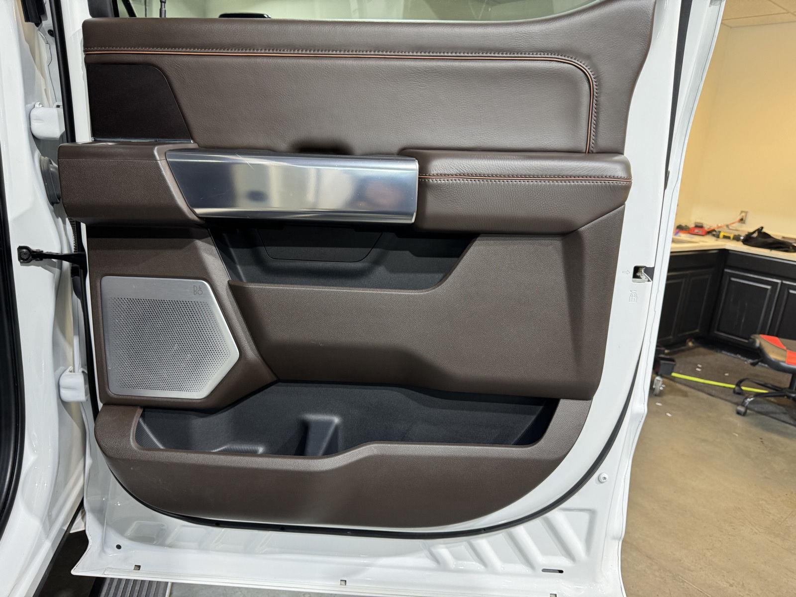 Vehicle photo 28
