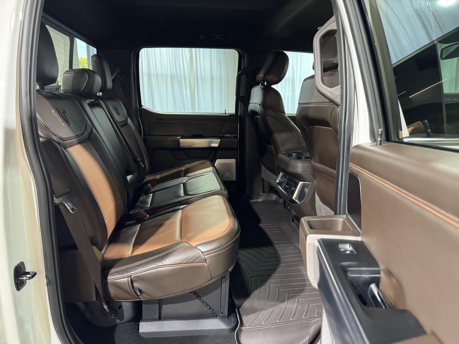 Vehicle photo 29