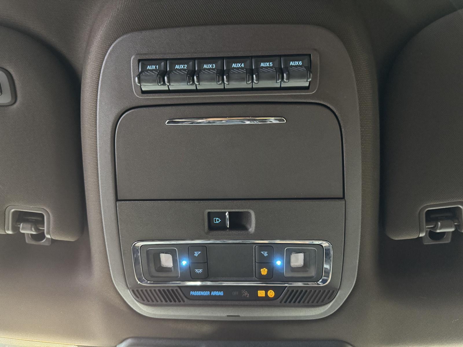Vehicle photo 32