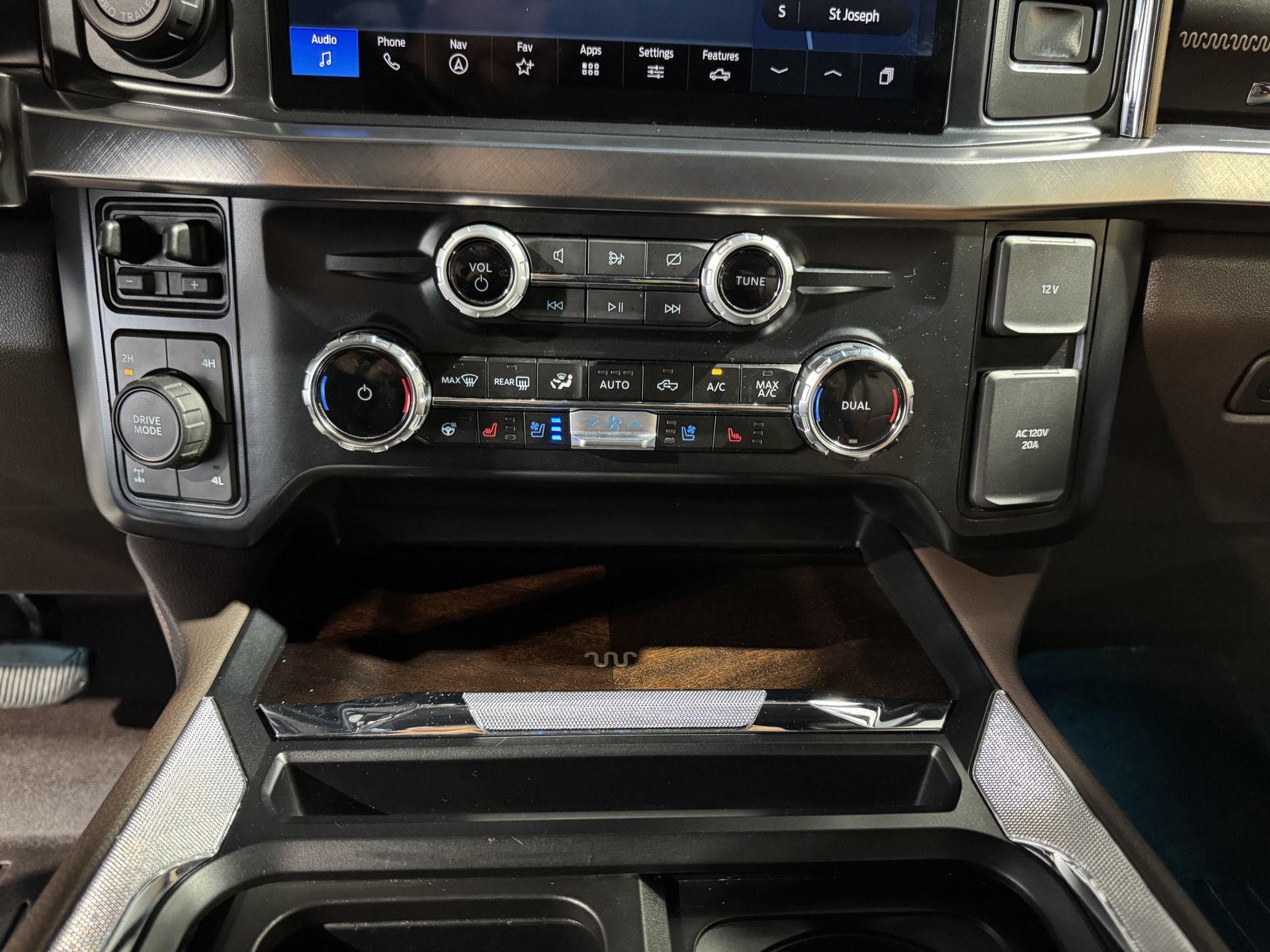 Vehicle photo 34