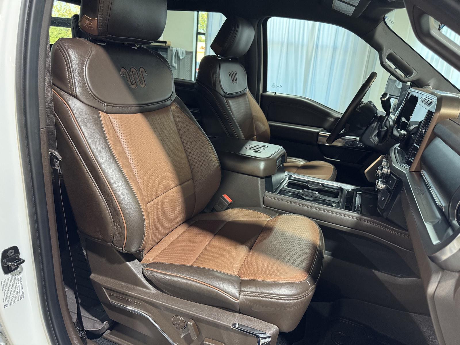 Vehicle photo 26