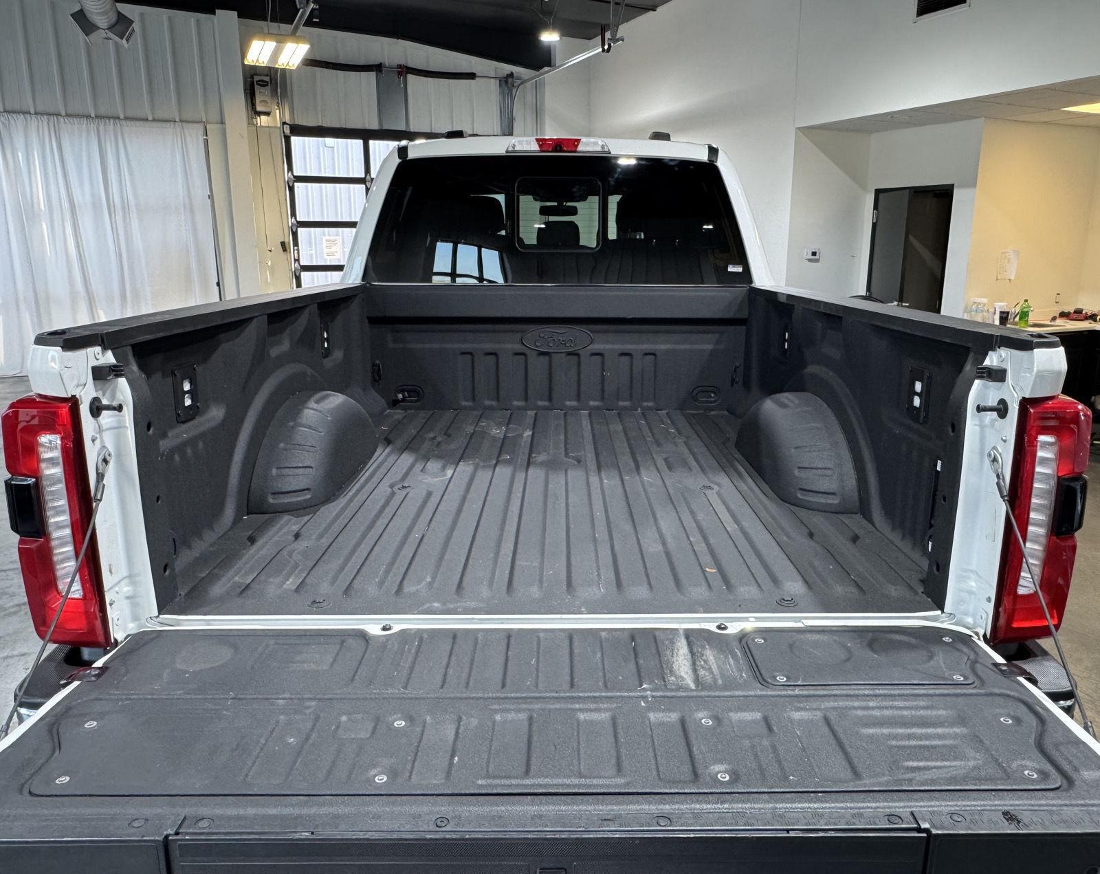 Vehicle photo 38