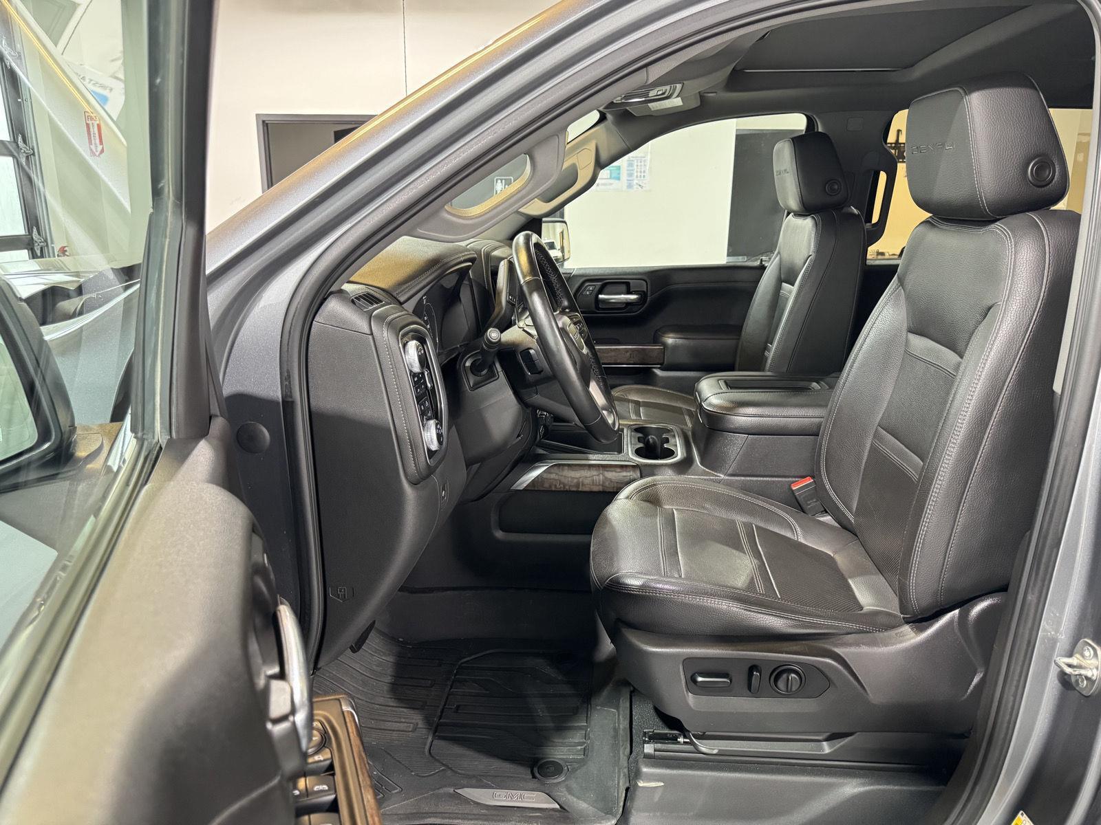 Vehicle photo 18