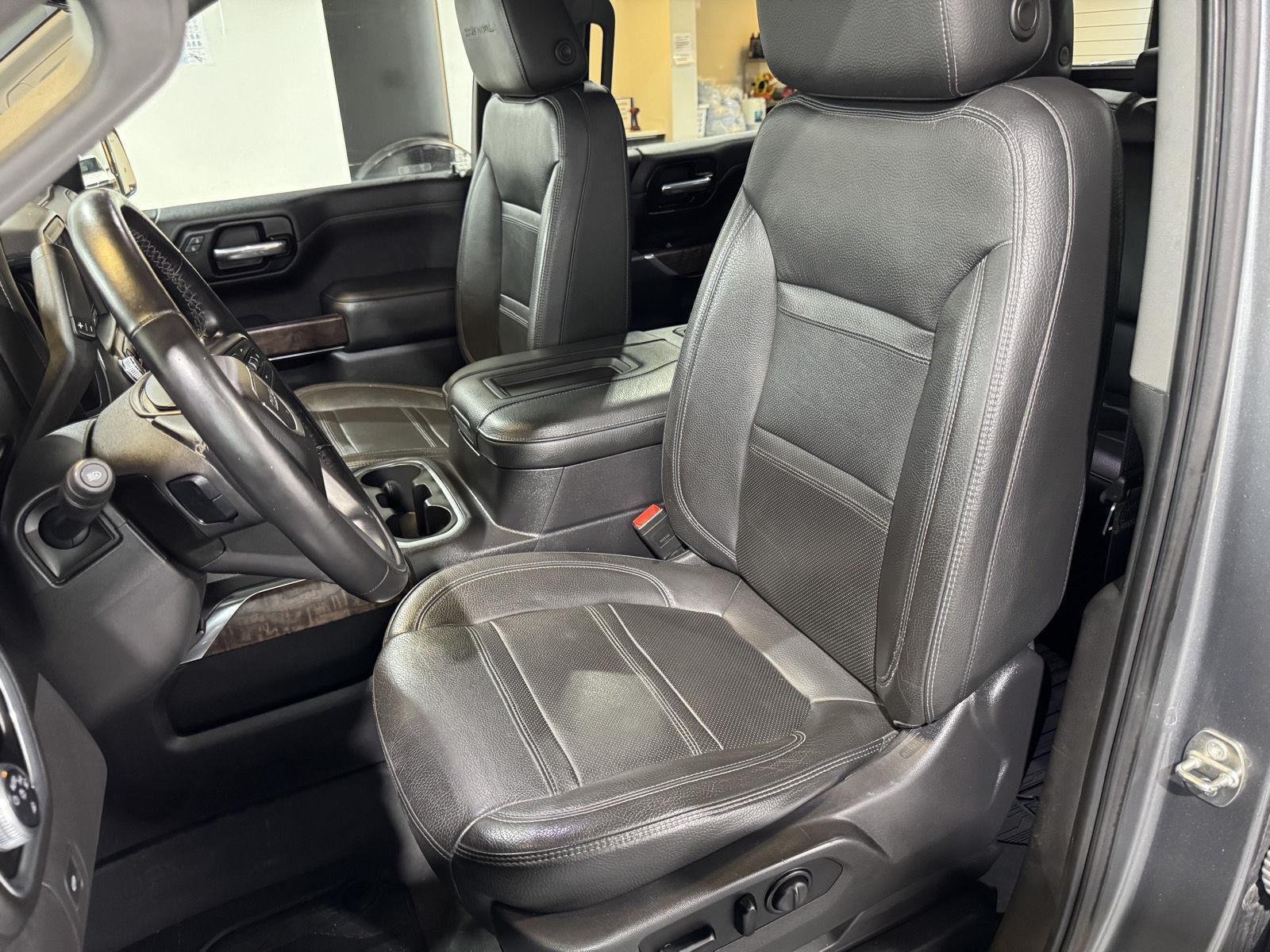 Vehicle photo 19