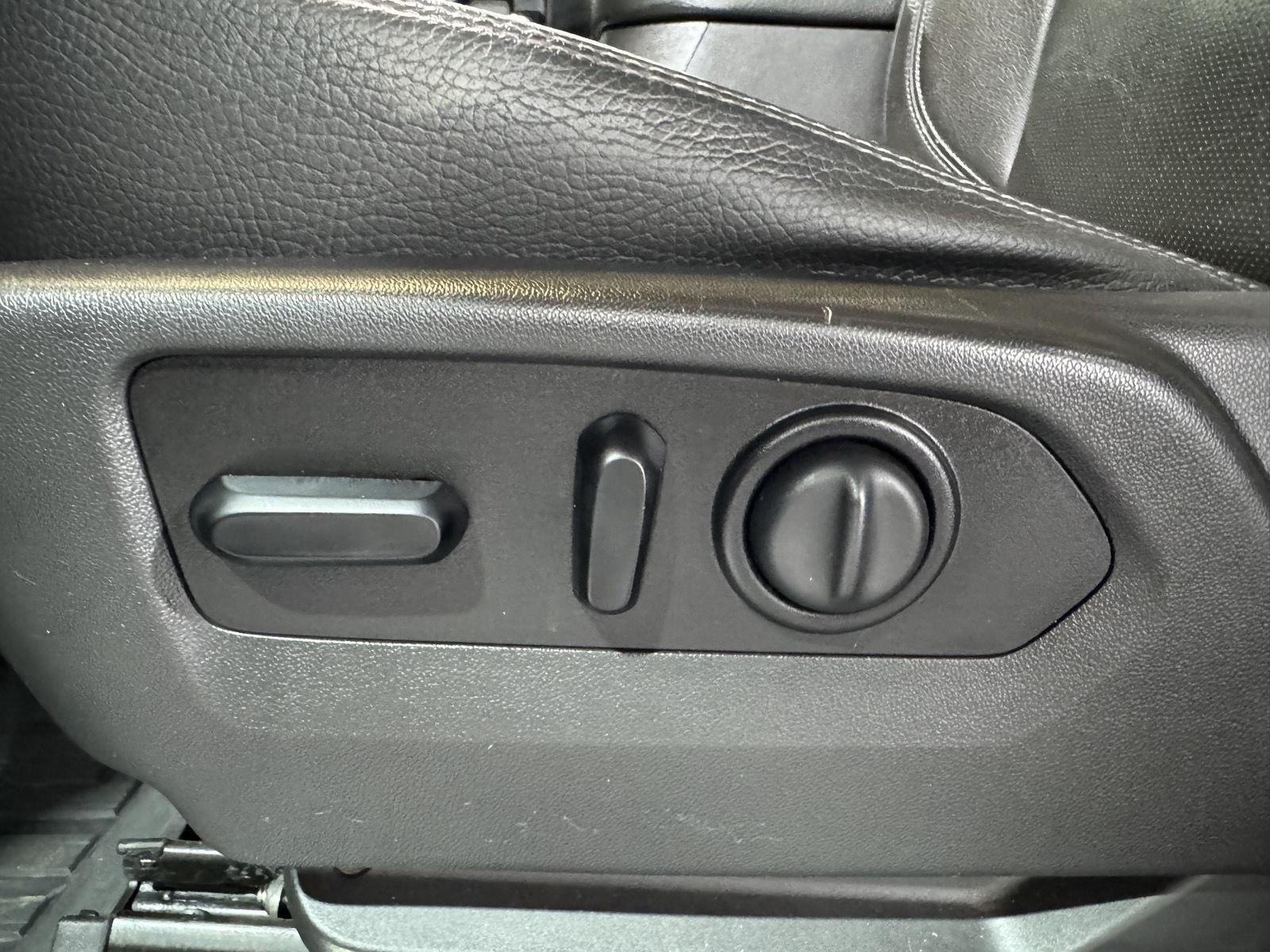 Vehicle photo 20