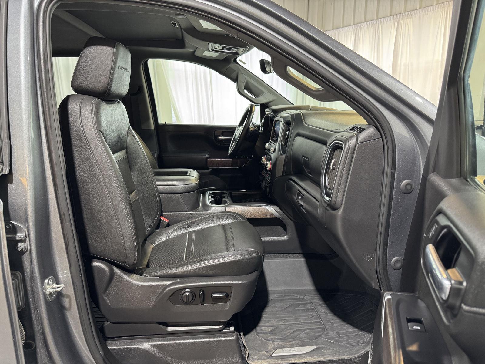 Vehicle photo 24