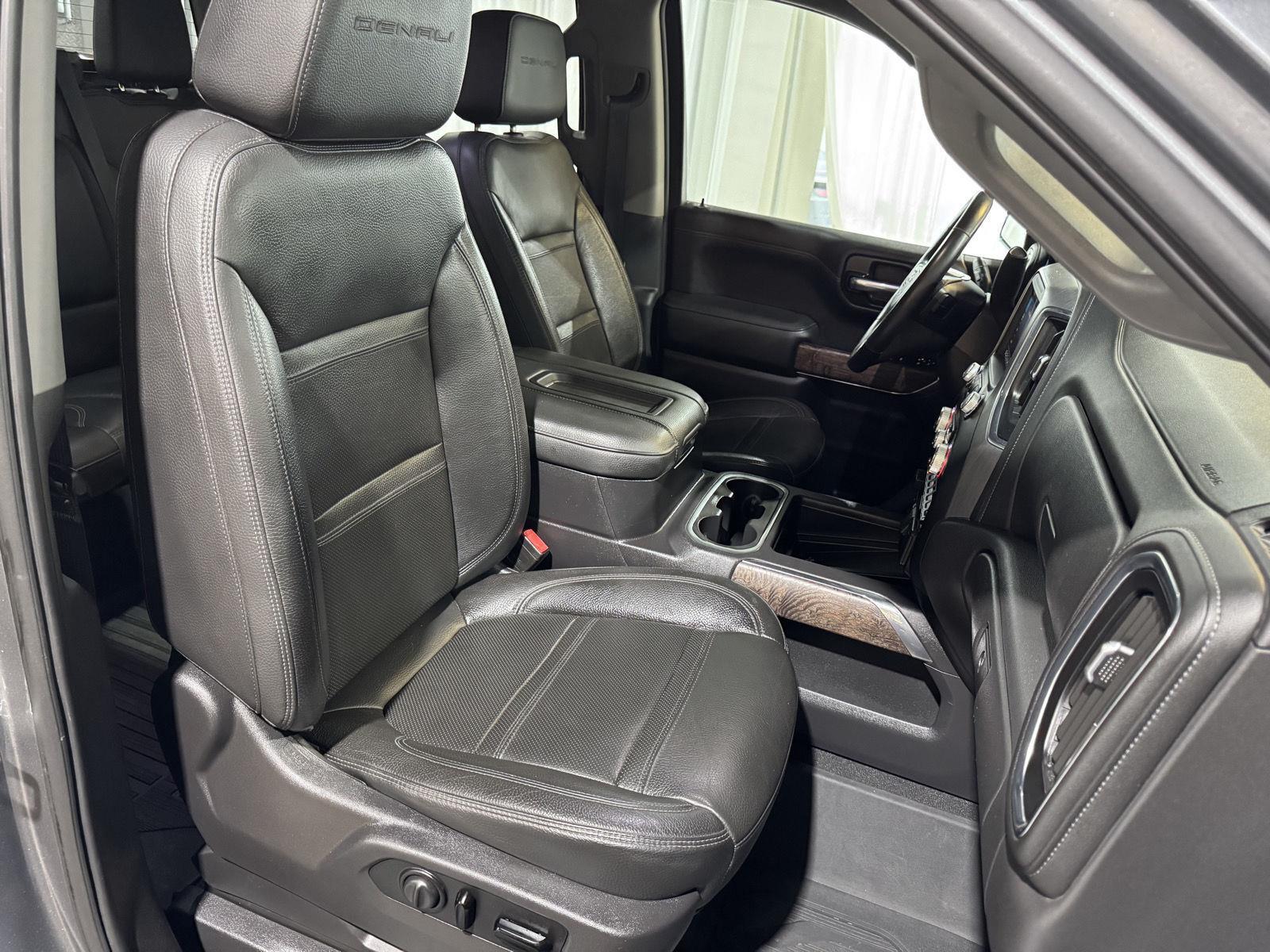Vehicle photo 25