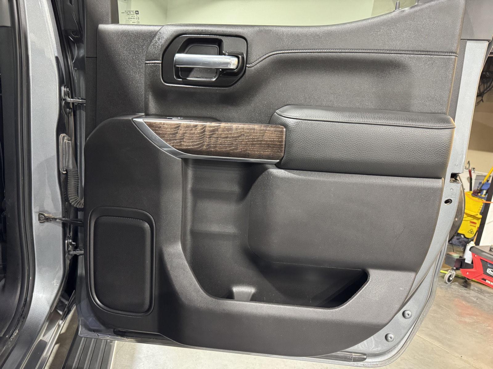 Vehicle photo 27