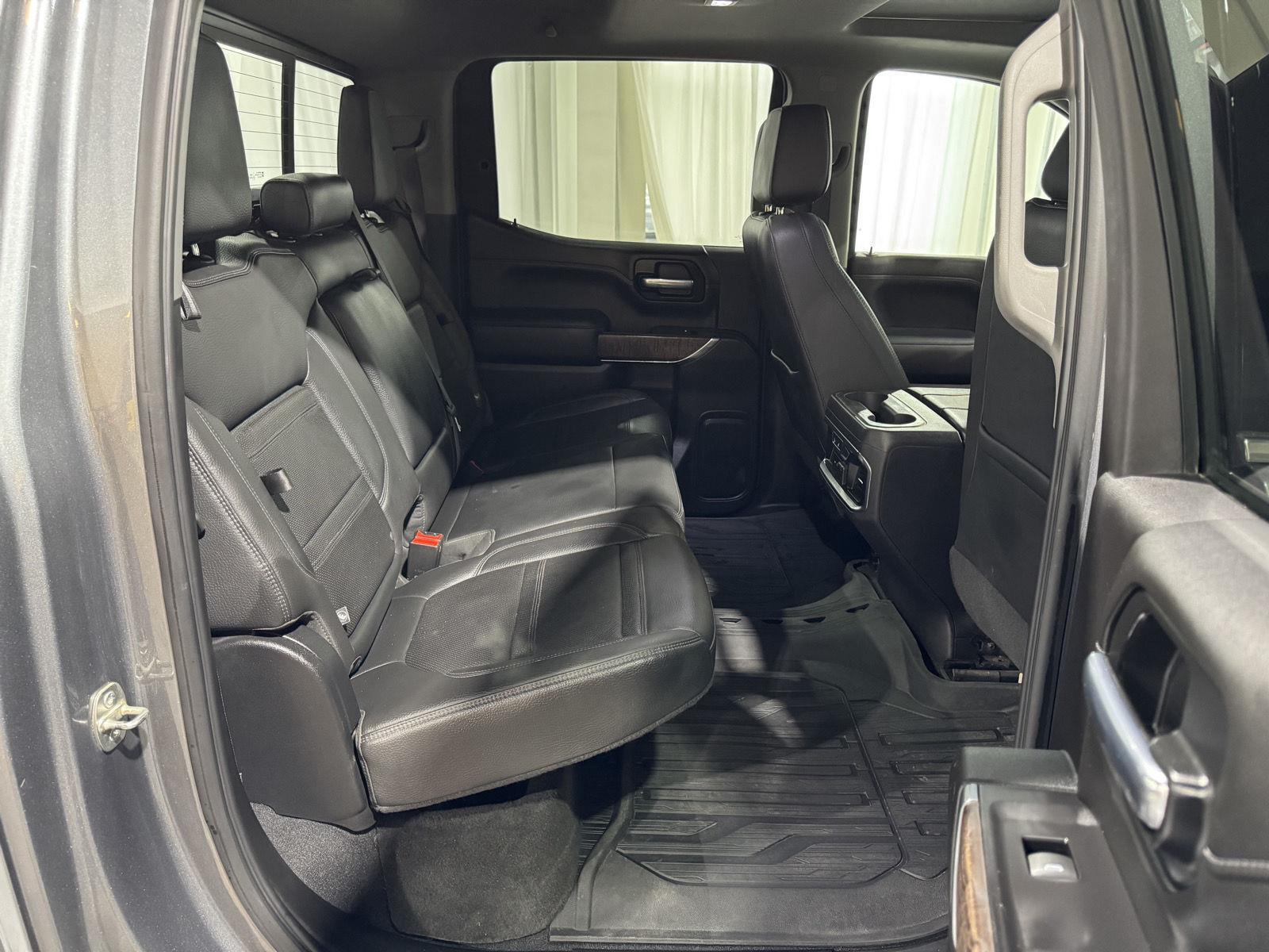Vehicle photo 28