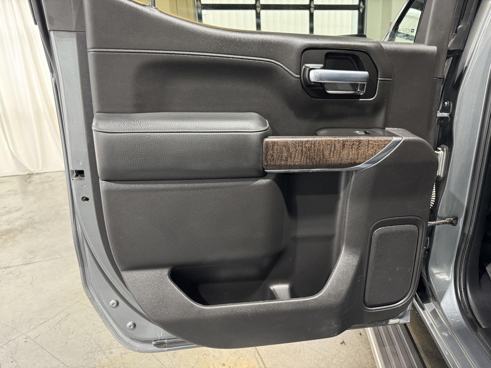 Vehicle photo 29