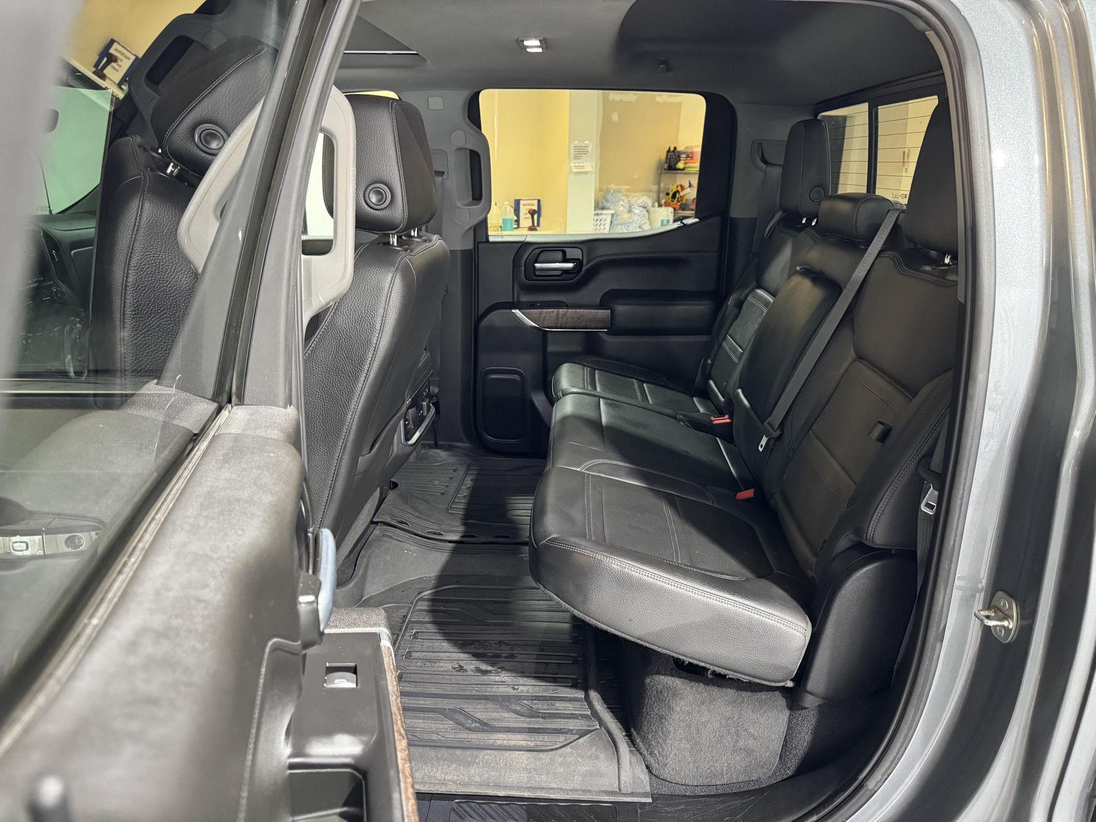 Vehicle photo 30