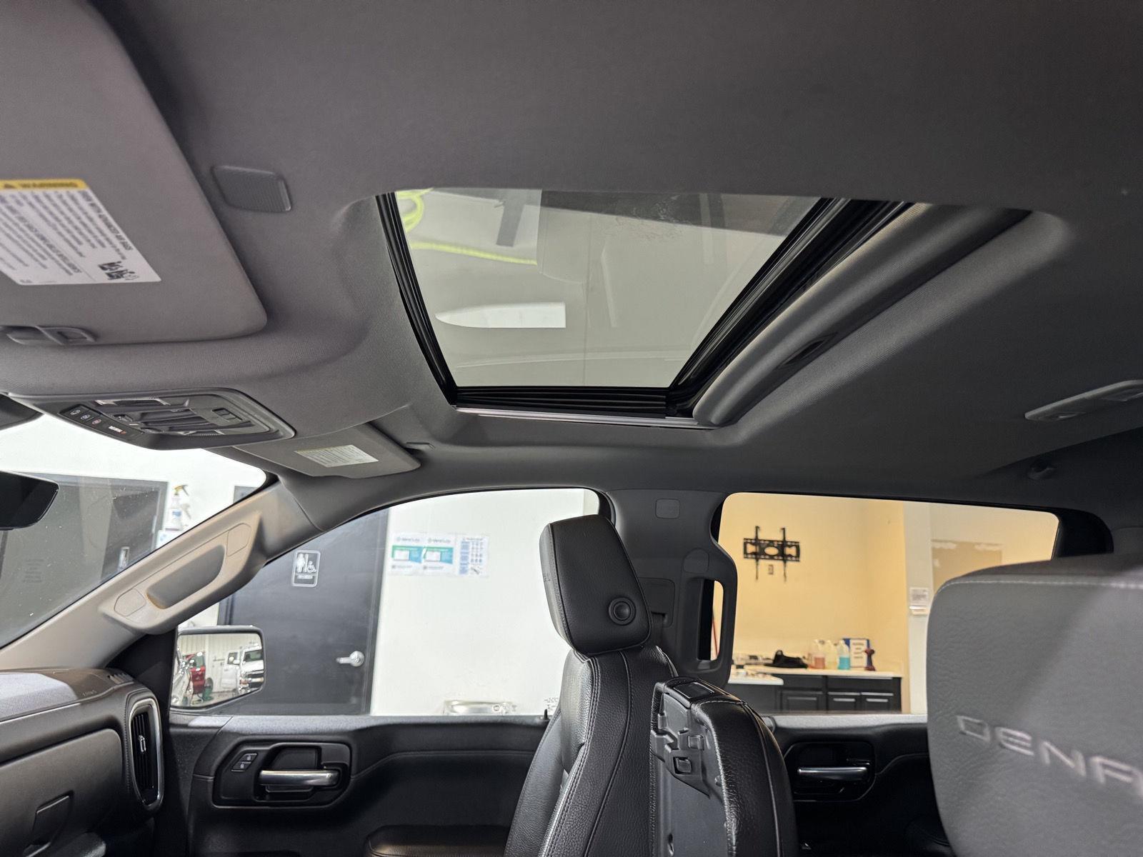 Vehicle photo 32