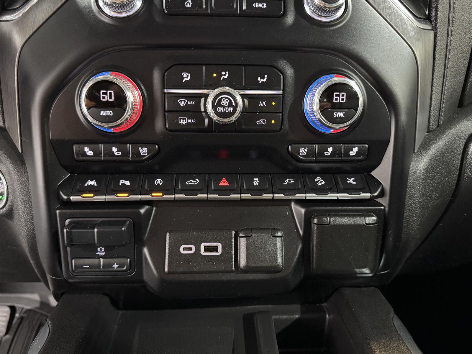 Vehicle photo 34
