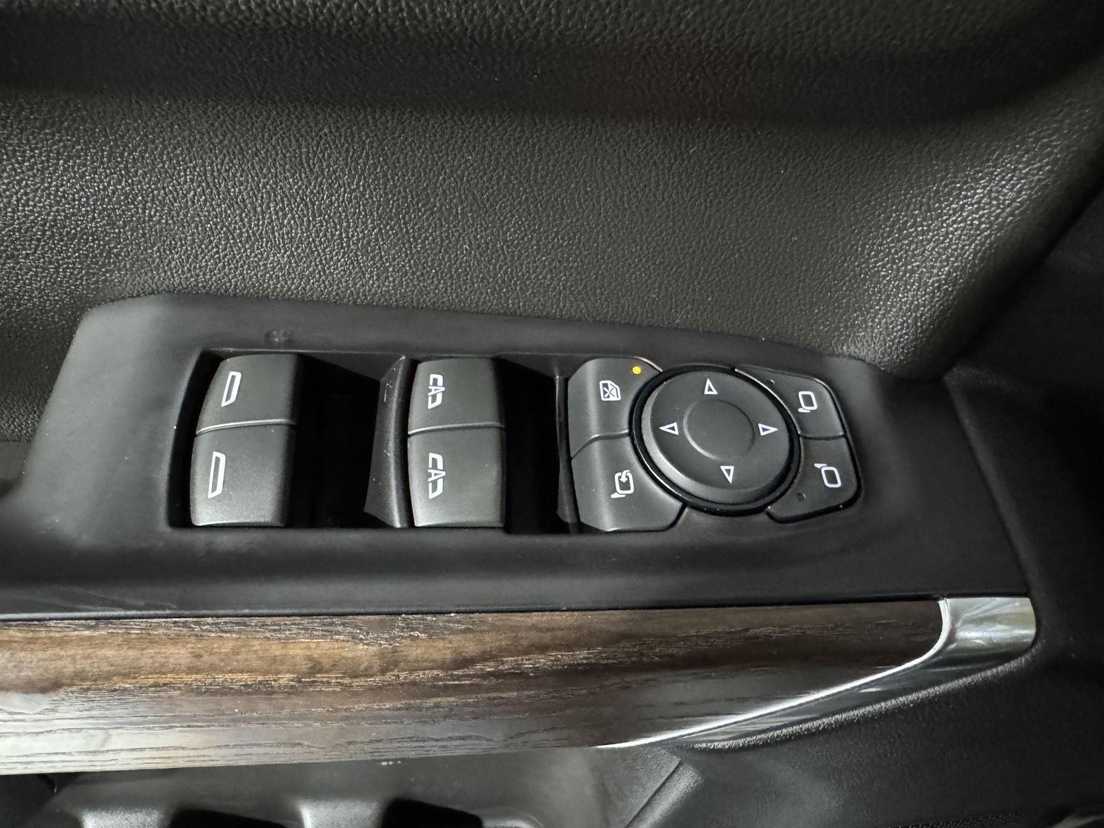 Vehicle photo 37