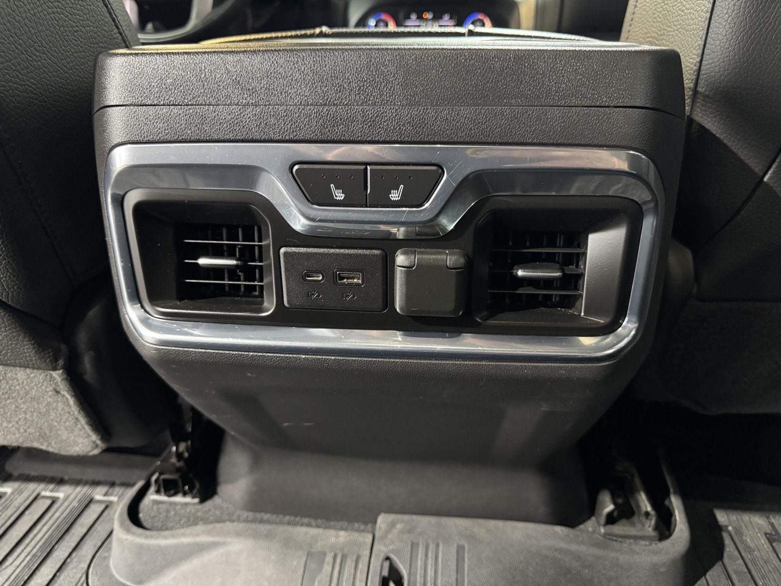 Vehicle photo 38