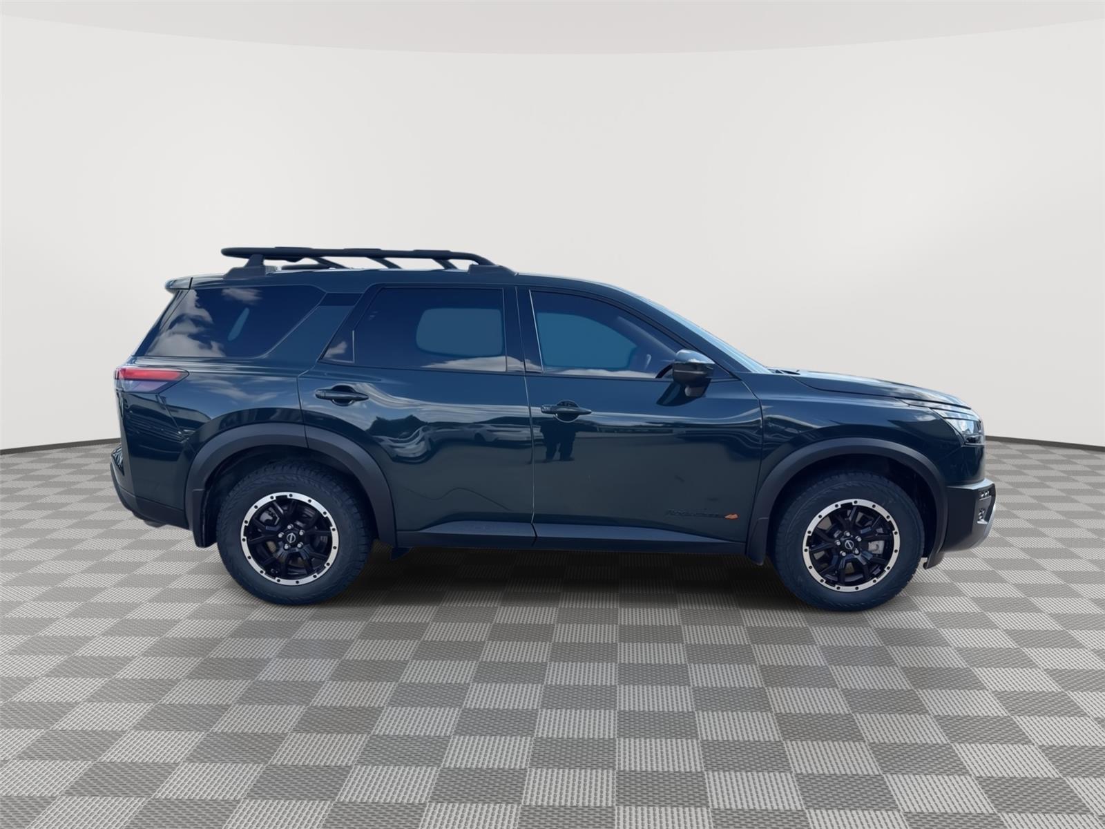 Vehicle photo 7