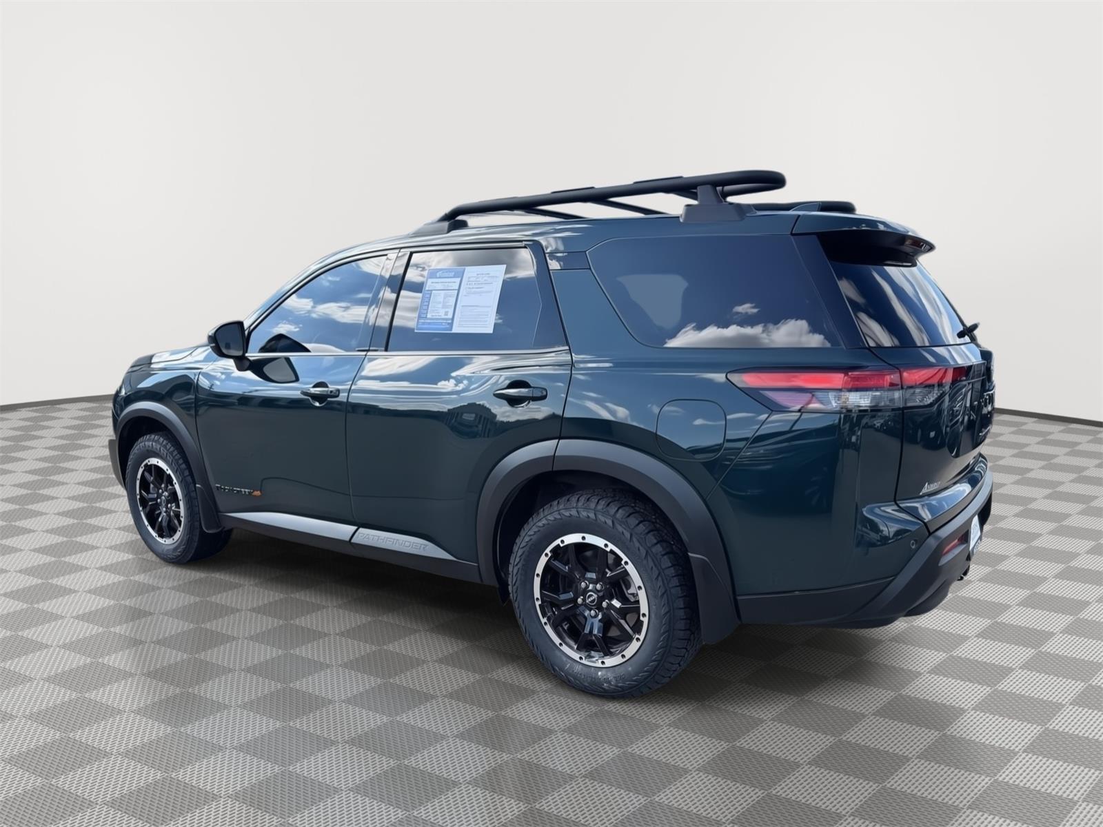Vehicle photo 10