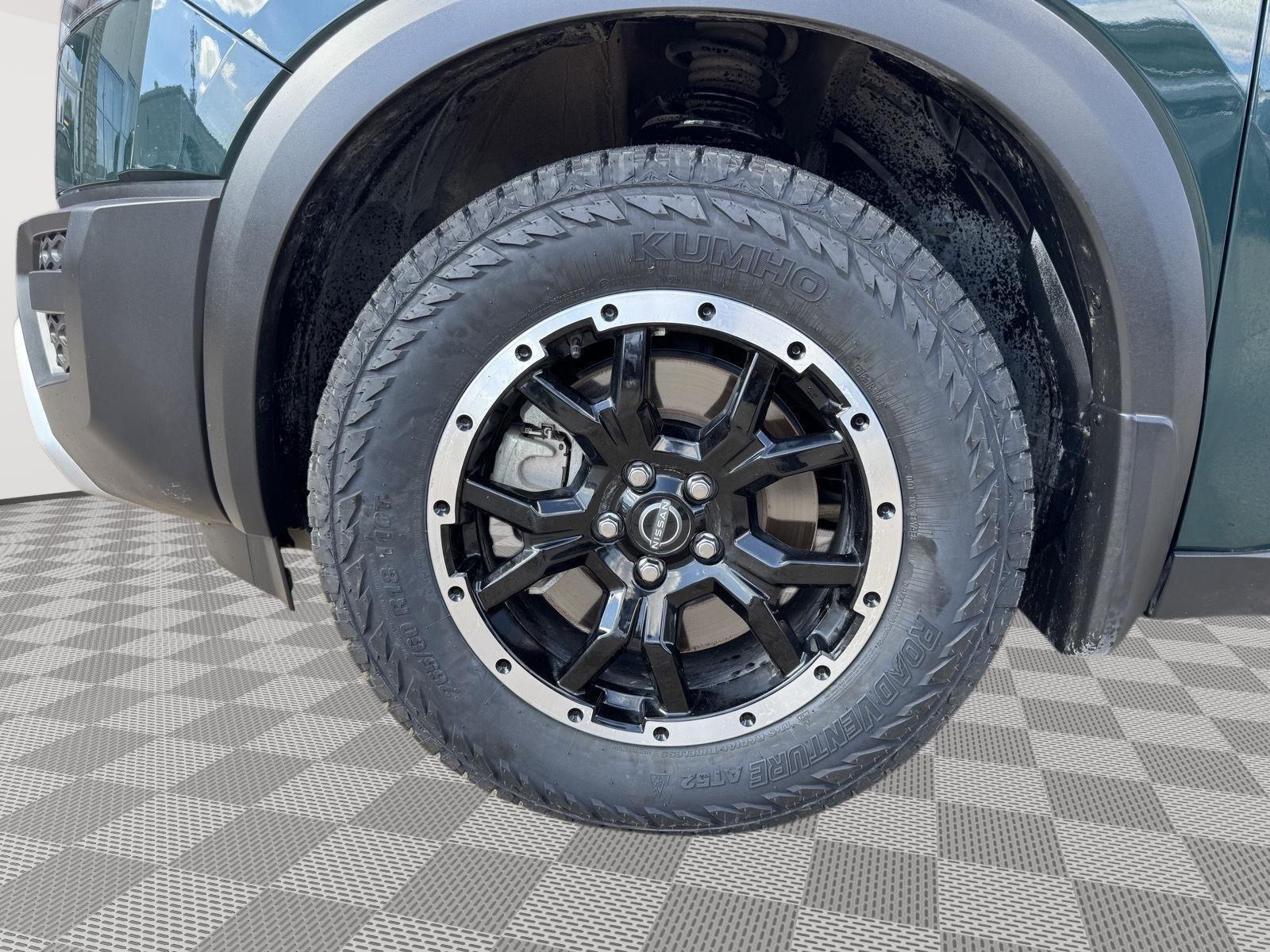 Vehicle photo 11