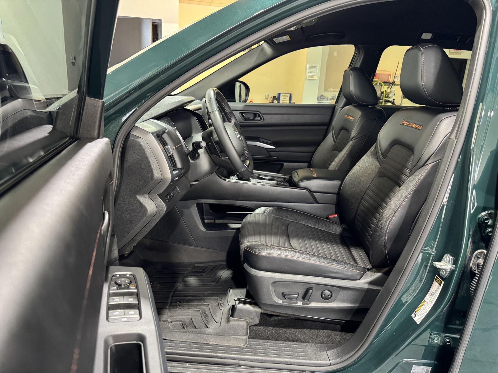 Vehicle photo 19