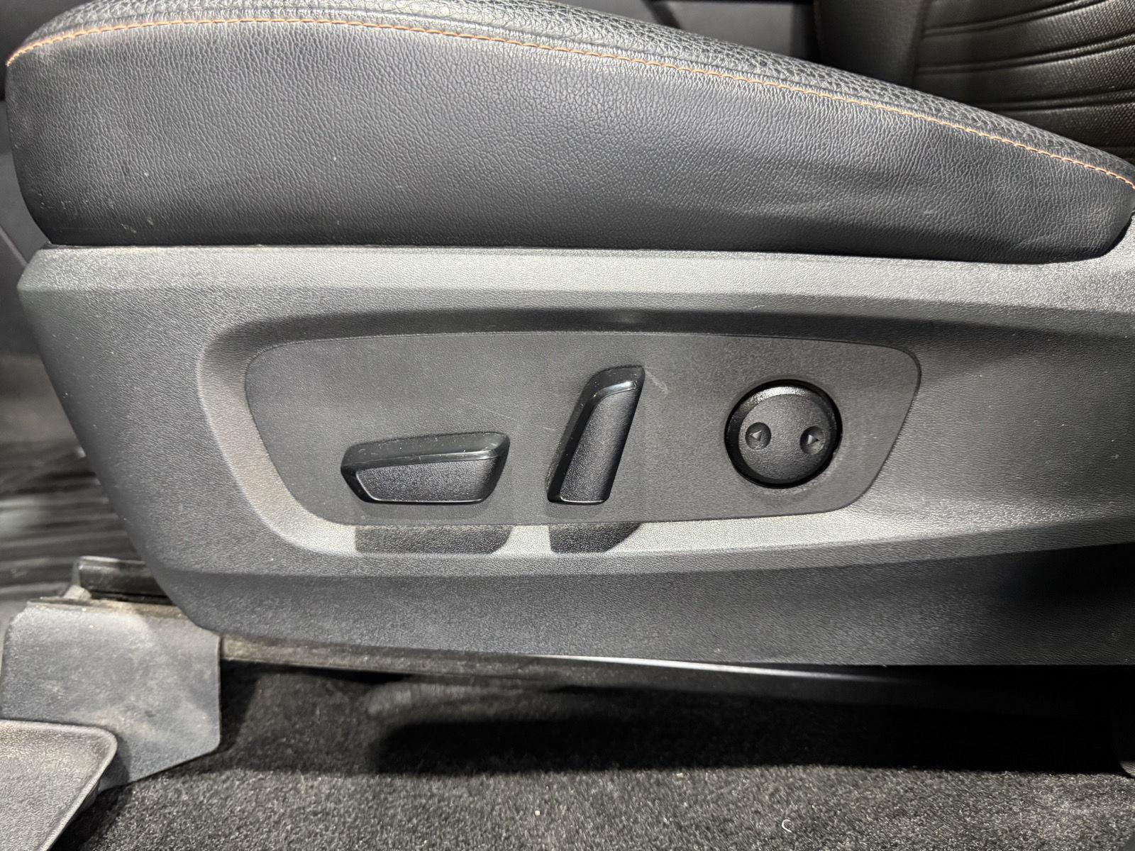 Vehicle photo 21
