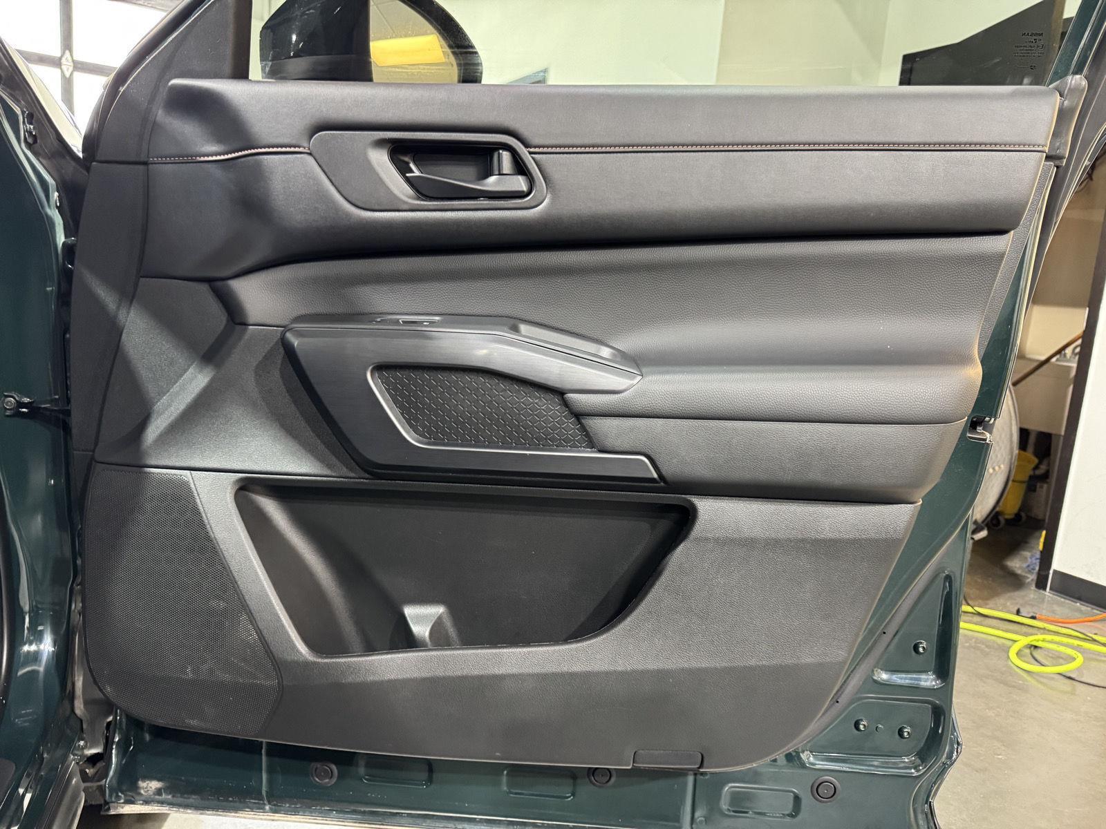 Vehicle photo 24