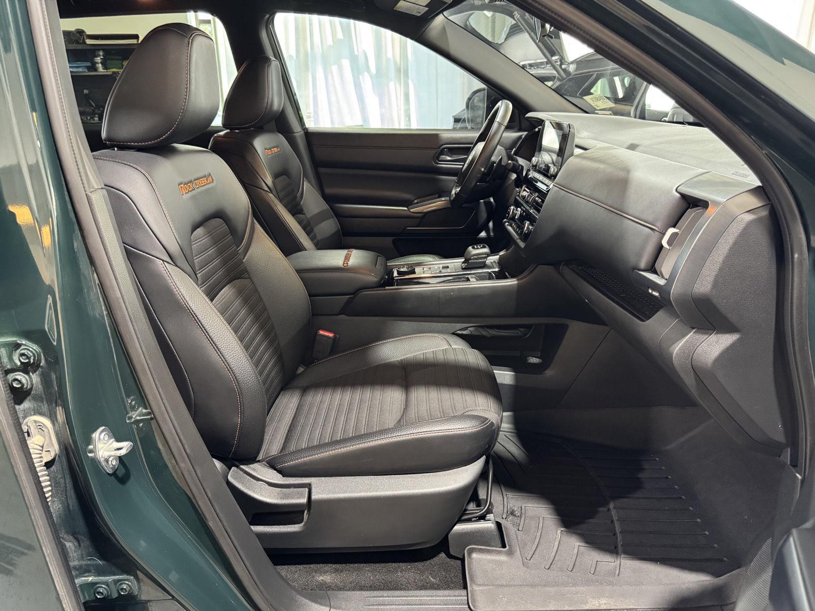 Vehicle photo 25