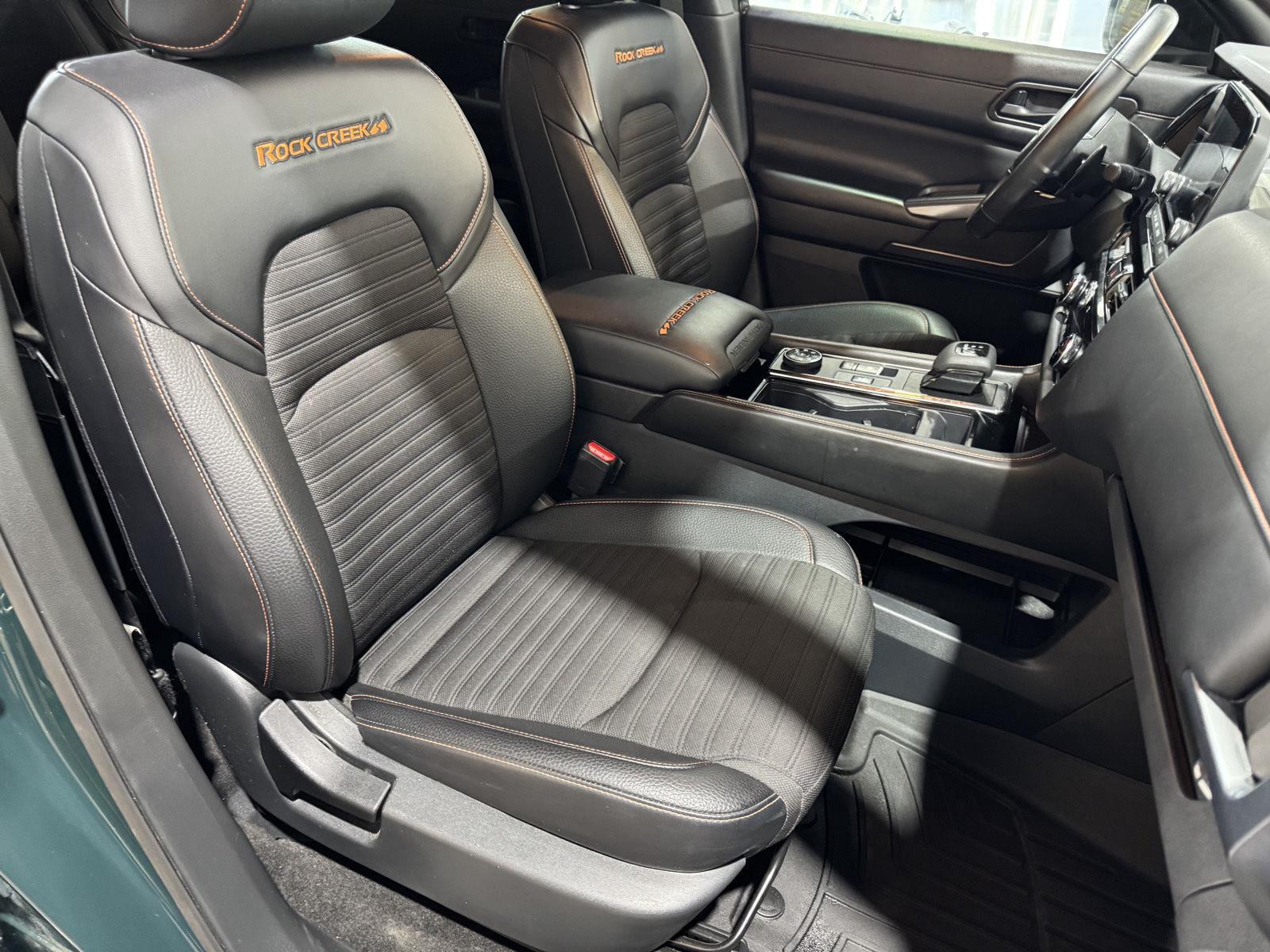 Vehicle photo 26
