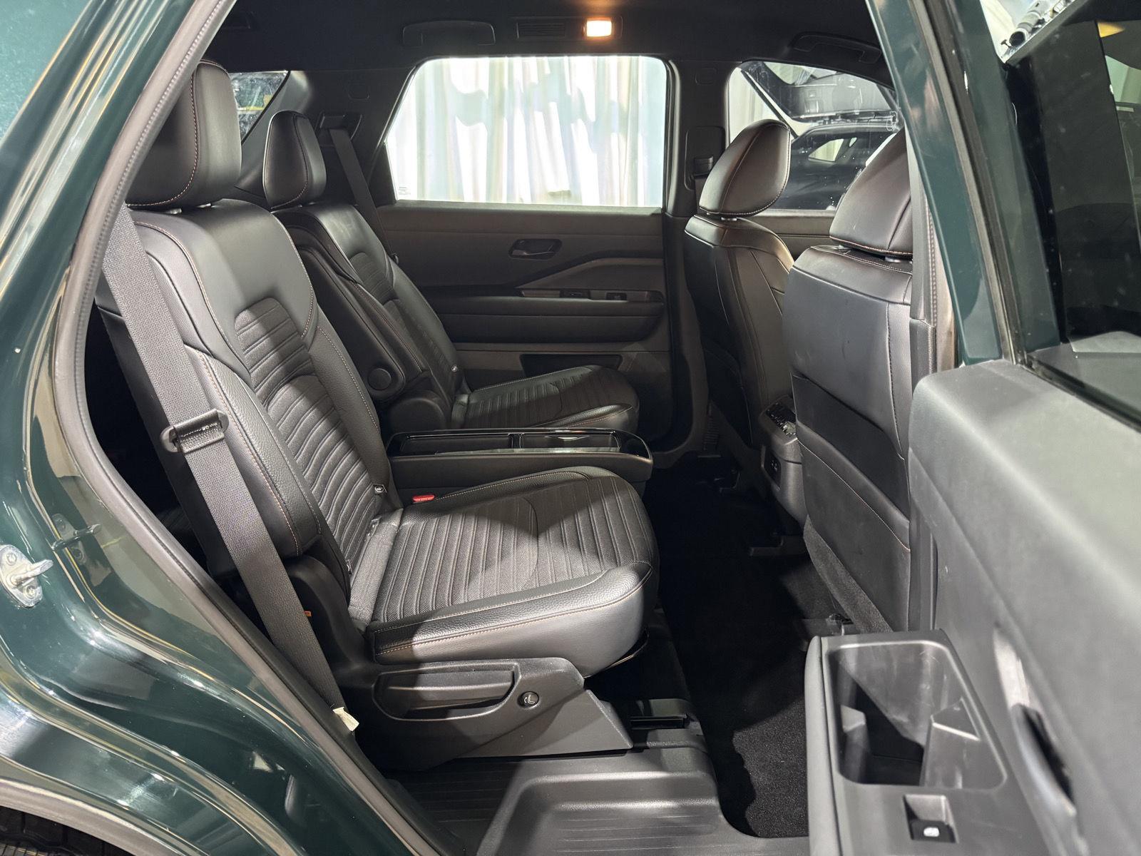 Vehicle photo 29