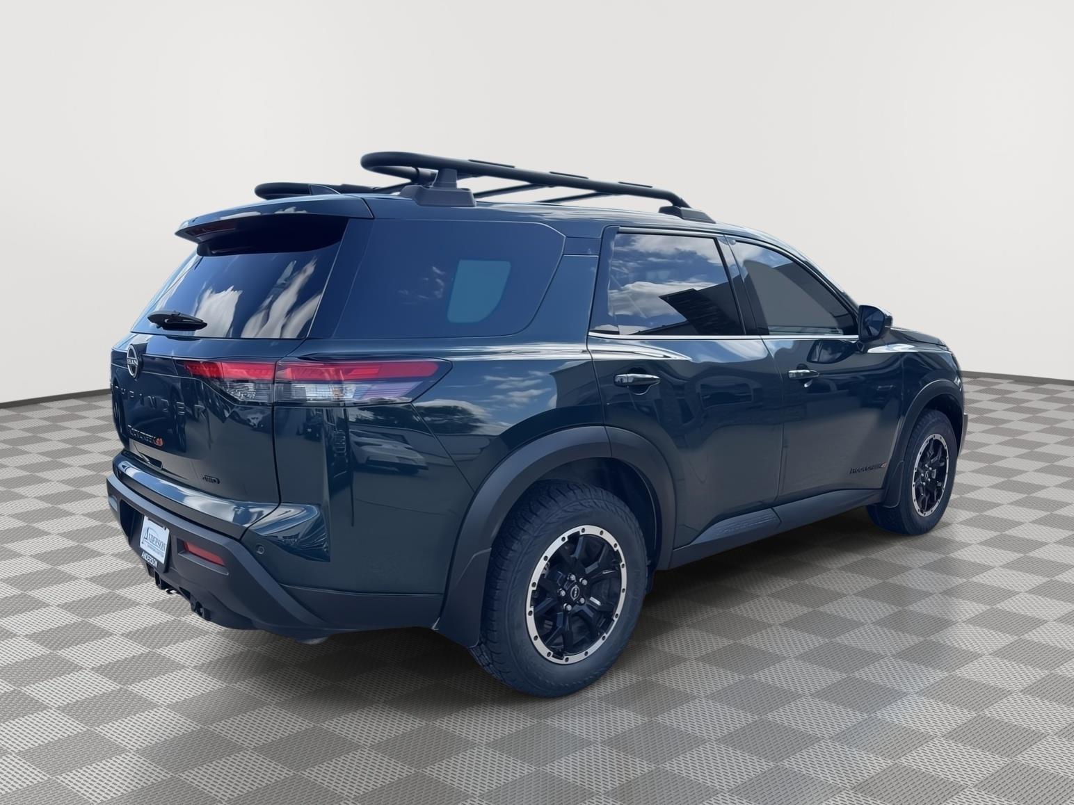 Vehicle photo 8