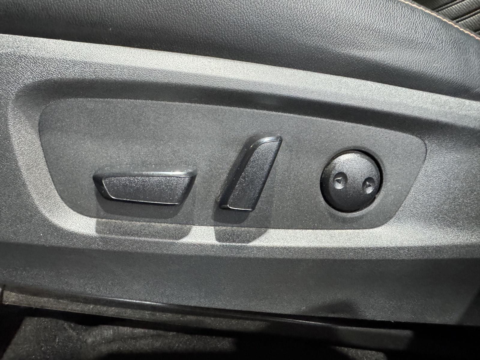 Vehicle photo 27