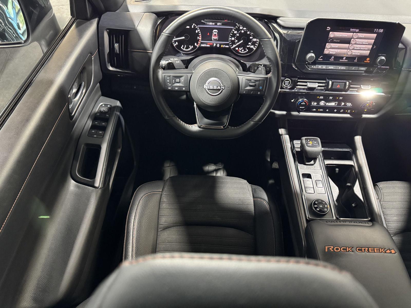 Vehicle photo 23