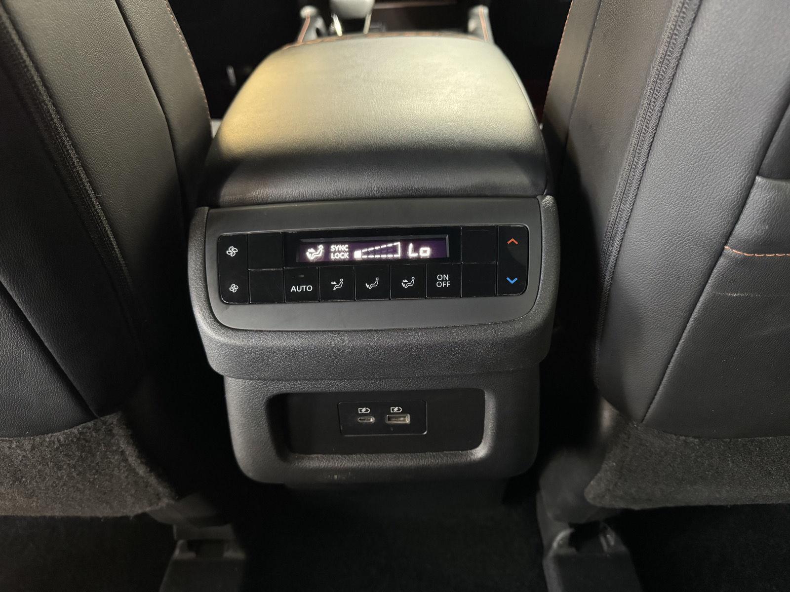 Vehicle photo 38
