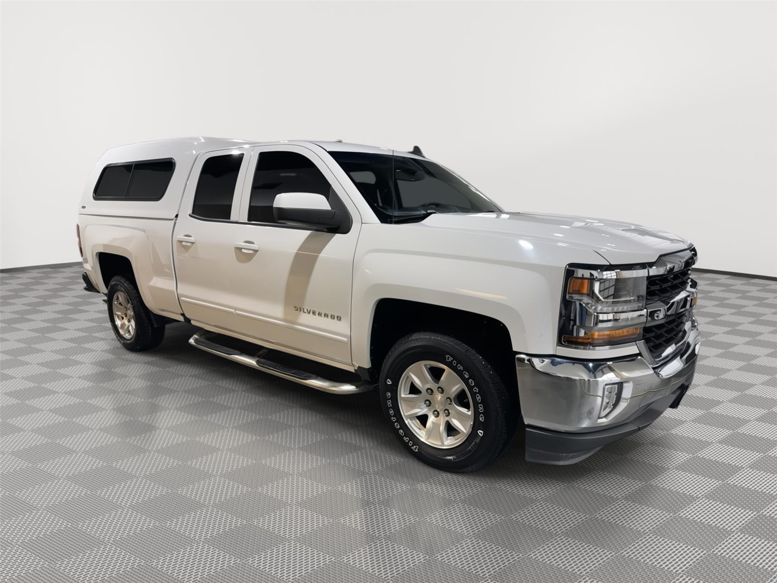 Vehicle photo 5