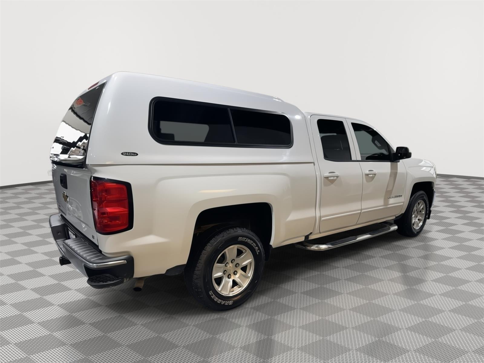 Vehicle photo 6