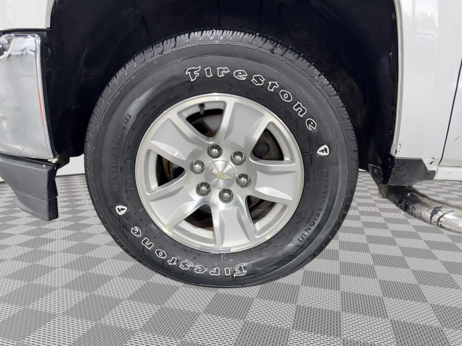 Vehicle photo 9