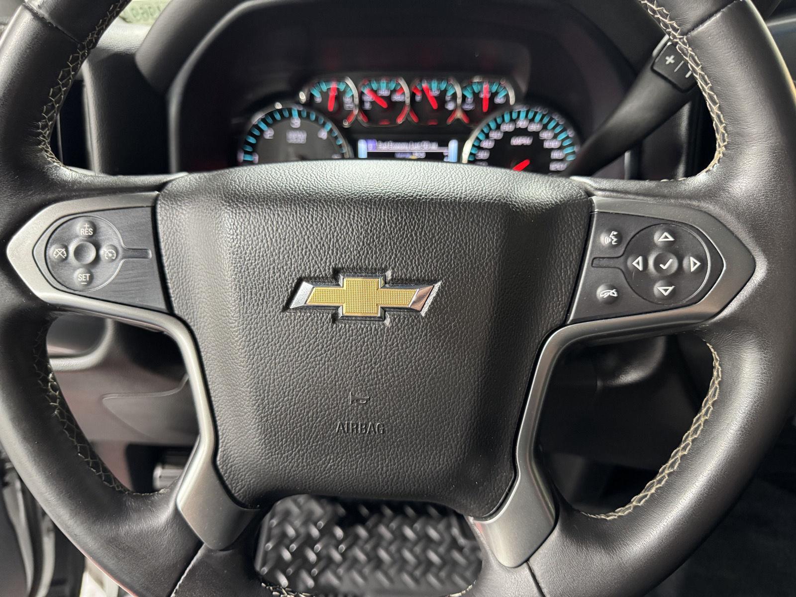 Vehicle photo 12