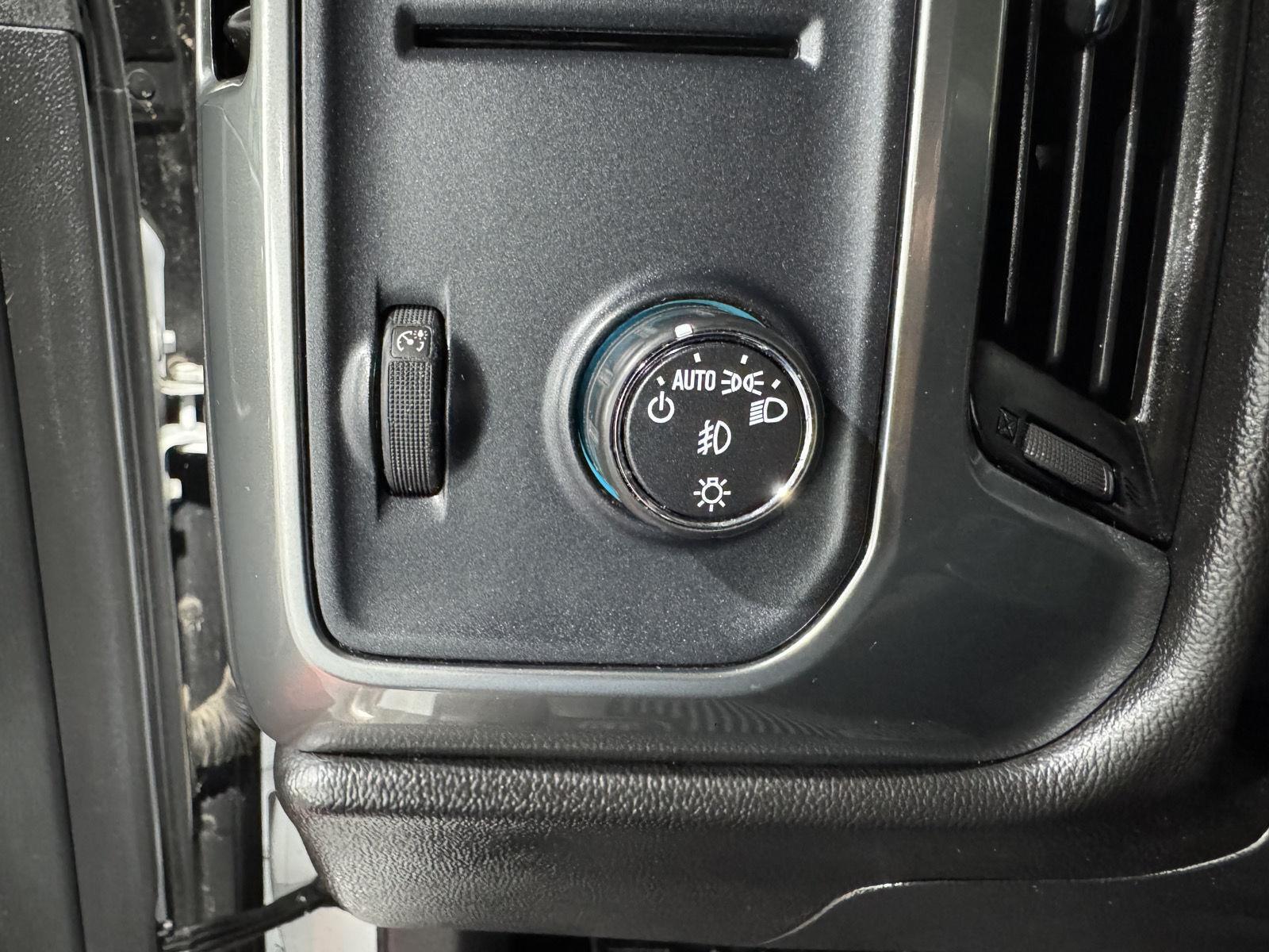 Vehicle photo 15