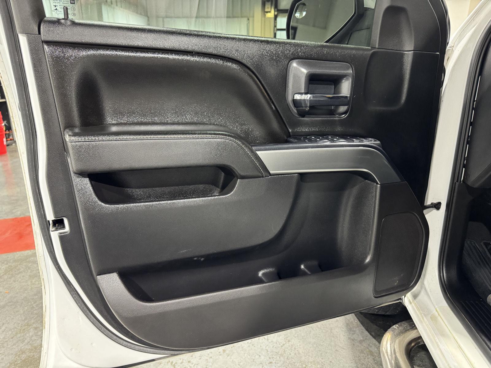 Vehicle photo 16