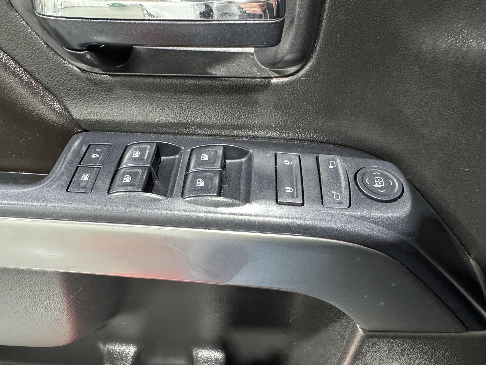 Vehicle photo 17