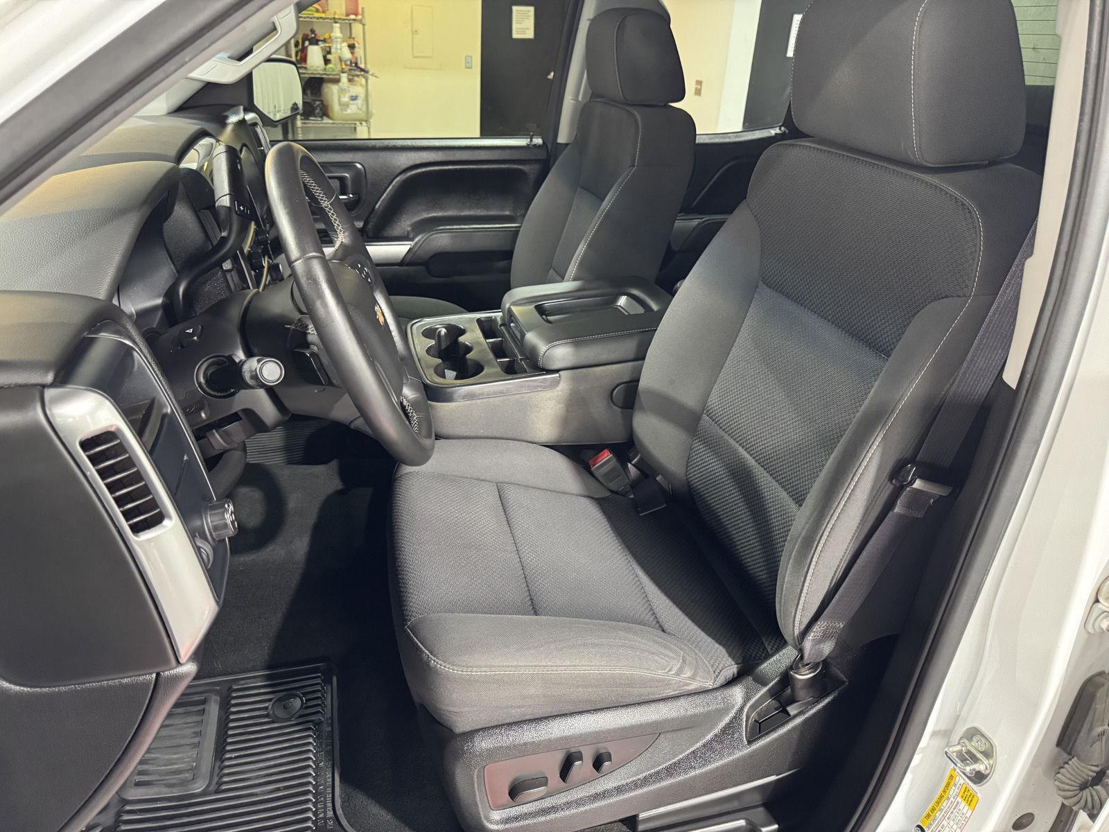 Vehicle photo 19