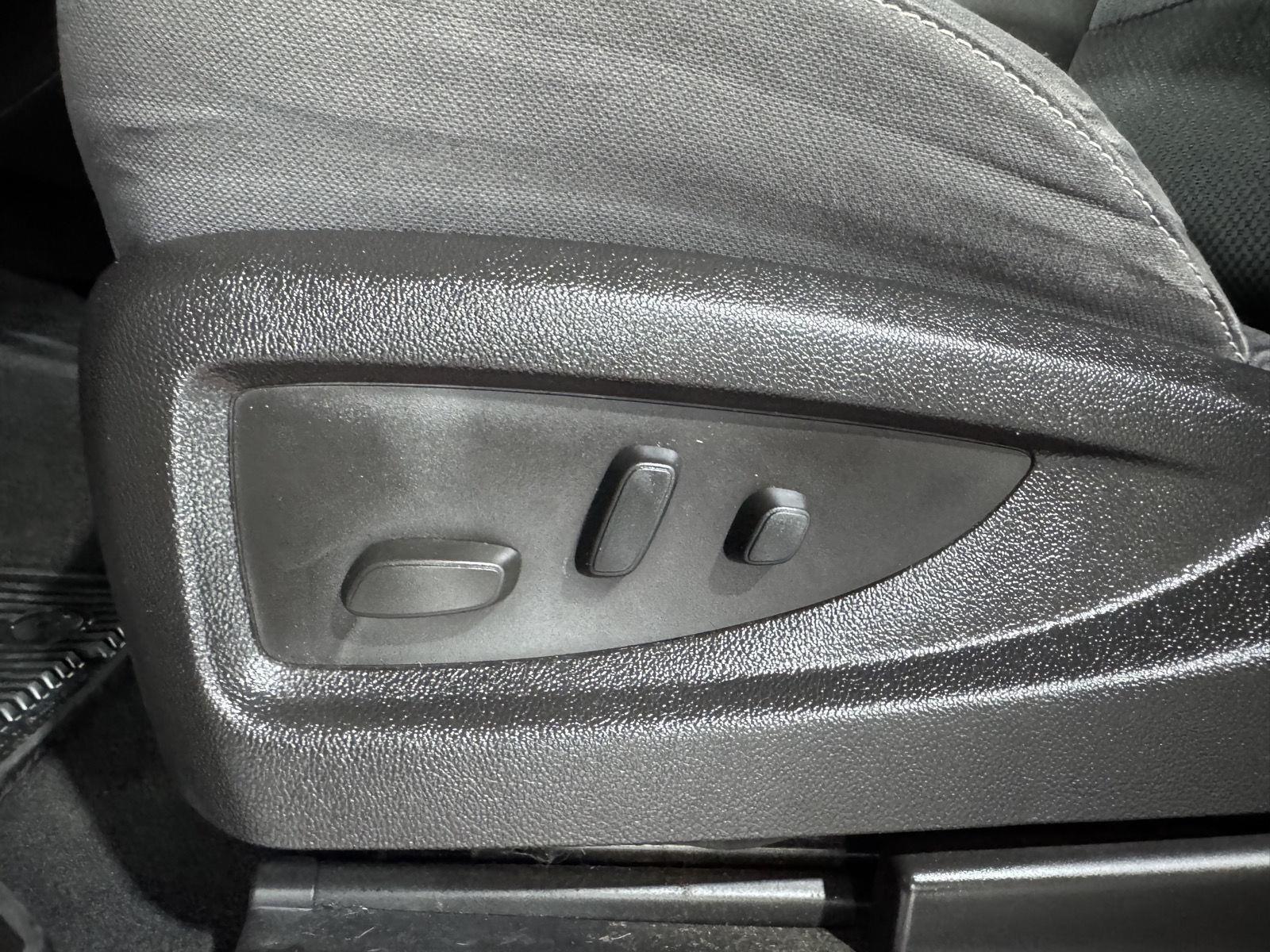 Vehicle photo 20