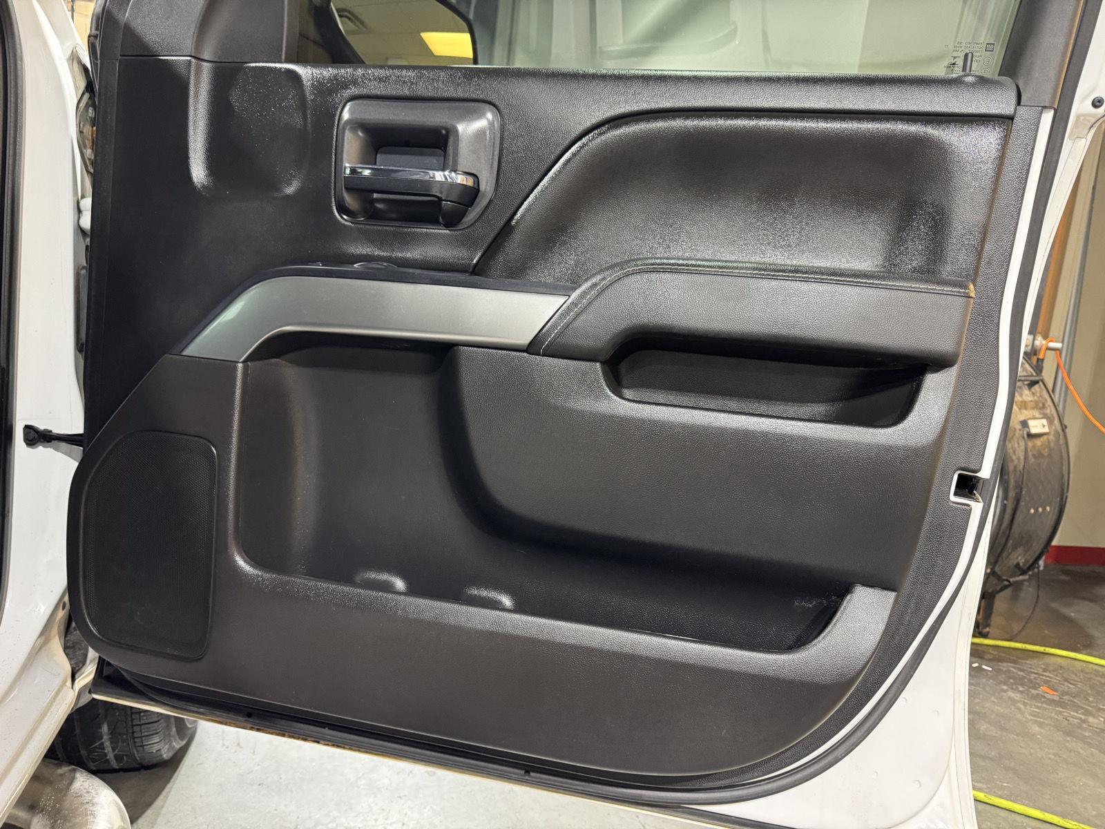 Vehicle photo 23