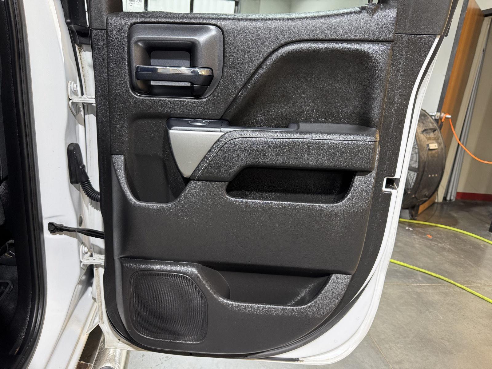 Vehicle photo 26