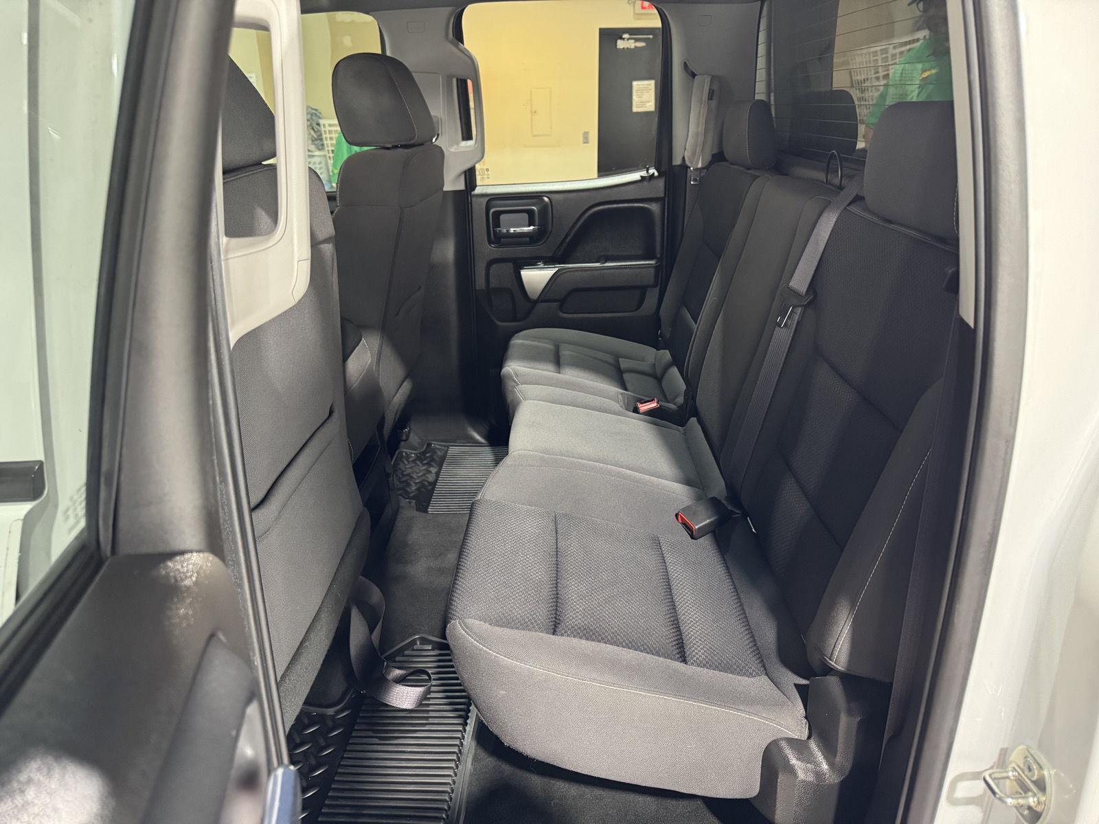 Vehicle photo 29