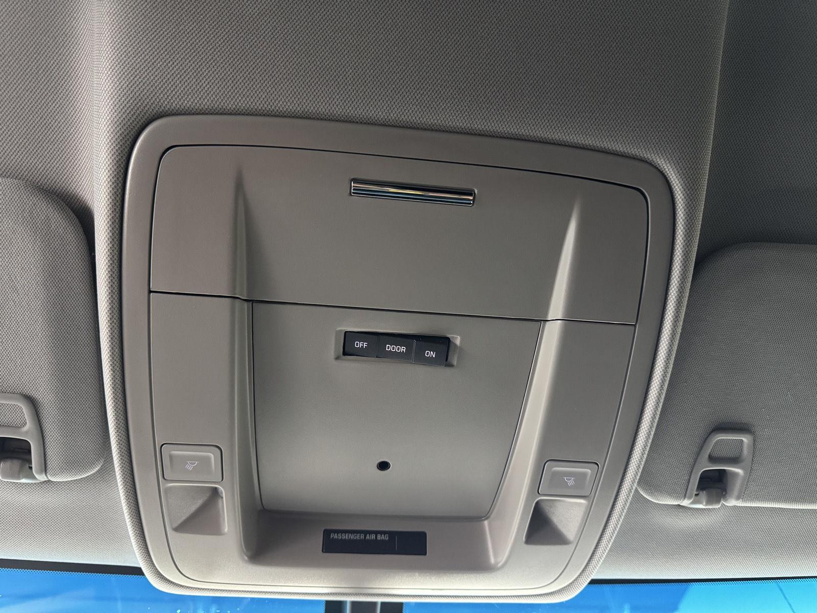Vehicle photo 30