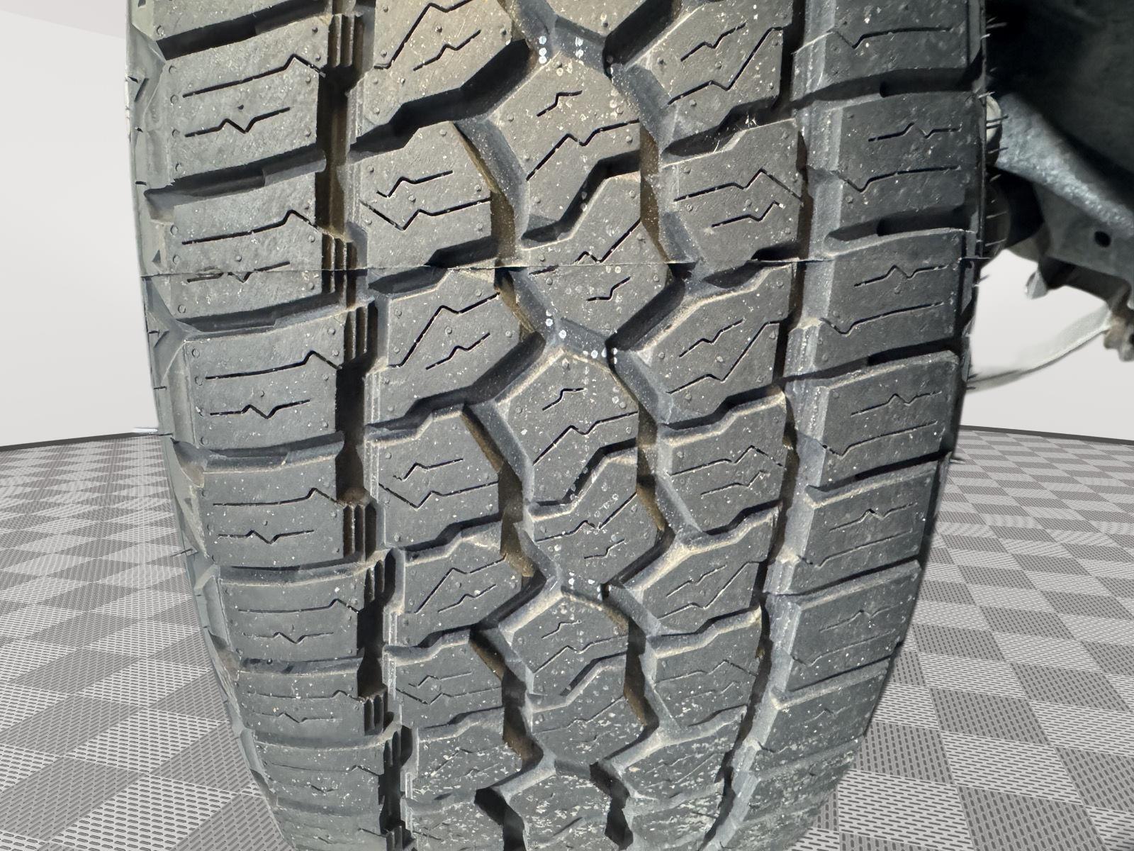 Vehicle photo 11