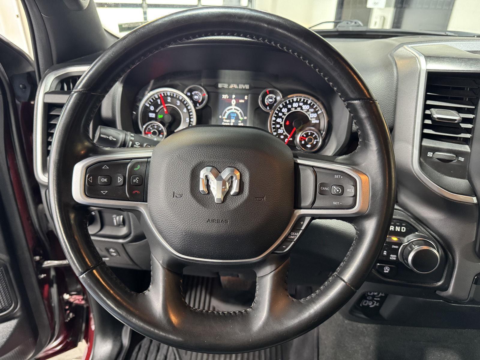 Vehicle photo 12